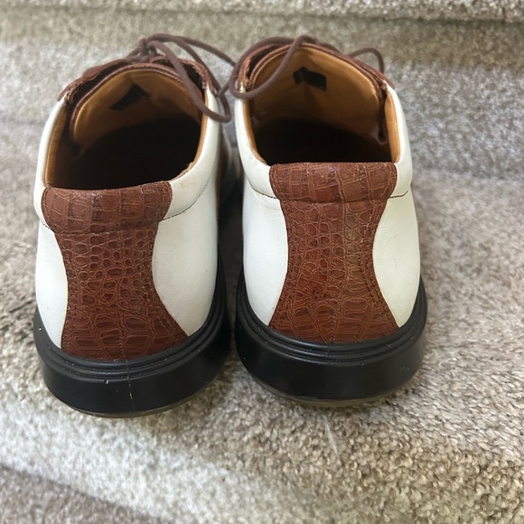 ECCO men’s vegetable tanned leather two tone golf/spike shoes. Arch Support. 44 - Picture 3 of 14